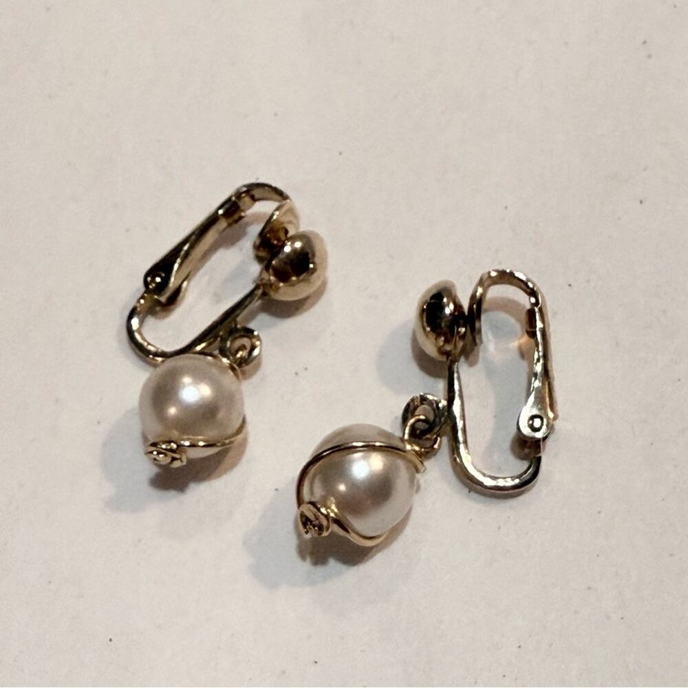 Avon Sarah Coventry Lot of Clip on Earrings Pearl And Ruby Lot of 6 - Picture 3 of 9